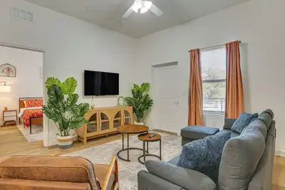 Image de Walkable Downtown LaBelle Apt w/ Private Balcony!