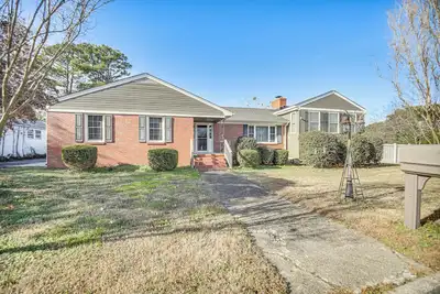 Image de Waterfront Home w/ Dock & Yard in Hampton!