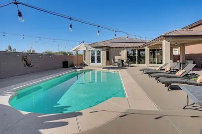 Image de 5 Mi to Surprise Stadium: Chic Home w/ Pool