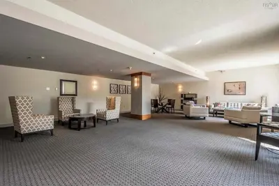 Image de 3 minutes to the yacht club! Sunny condo with rooftop deck overlooking the ocean