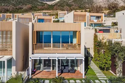 Image de Sunny Coastal Getaway | Green Coast