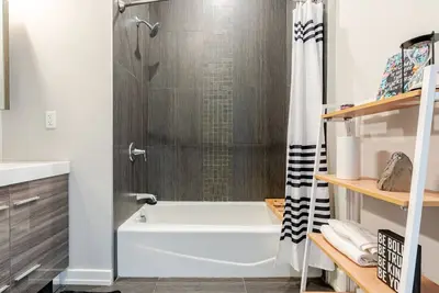 Image de Orbit l 2 Queen Beds l 20 Mins from Nyc