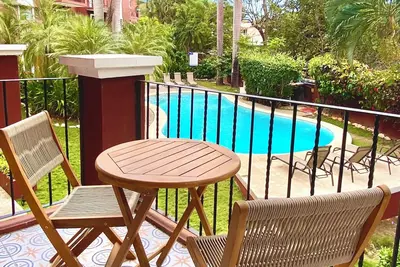 Image de Centrally located & spacious 2 bedroom apt - 3-minute walk to the beach!