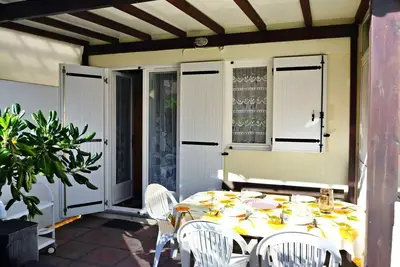 Image de Petite maison de vacances climatisée dans quartier calme