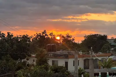 Image de New! Private Cottage, Near Ricks Cafe, Ocean View with Rooftop Entertaining.