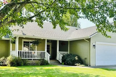 Image de 12 mins Uo, Autzen, 10min airport, Hot tub, Fire pit!