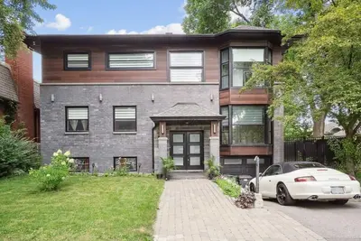 Image de Maison spacieuse à  Montréal: 5 chambres, 4 salles de bain, jardin avec piscine