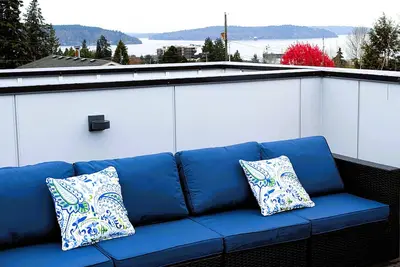Image de Upscale - New Build - Puget Sound View - Ev - Home#1