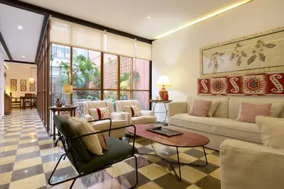 Image de Maison de 240 m² avec parking privé inclus