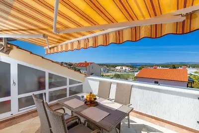 Image de Appartement de deux chambres avec la terrasse et la vue sur le mer Punat, Krk (A-20553-c)