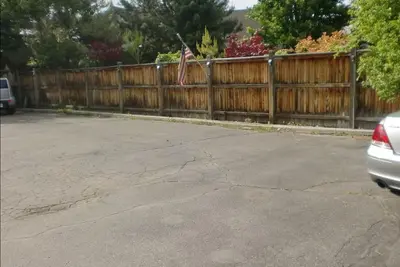 Image de Spacious 6-bedroom house with WiFi and Ac in amazing Holladay