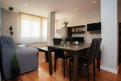 Image de Loira Lacarra: Cozy and Modern in the Center