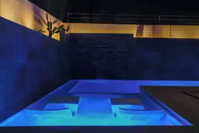 Image de Charming 4-bedroom house w private pool, 7min from airport, close to restaurants