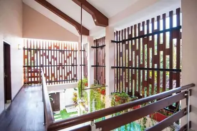 Image de Immense villa de deux étages avec 4 chambres et 4 salles de bains et piscine