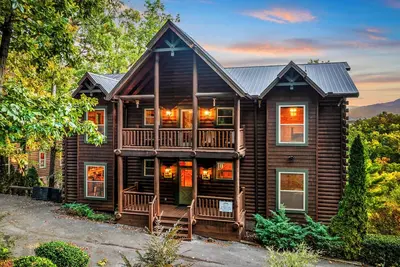 Image de 12bdr w/ Game Room, Hot Tub, Movie Theater, Deck Views | A View for All Seasons