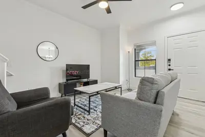 CozySuites Chandler 2br with 2 pools + Jacuzzi! 13