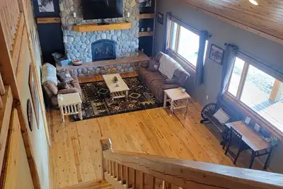 Image de Rustic Knotty Pine Lodge with views!