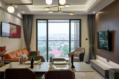 Image de 2-Bedroom apartment at Oasis Park.