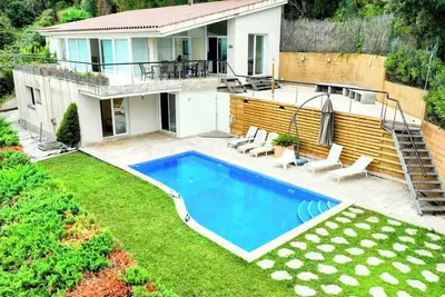 Gorgeous and Serene Villa with Pool and Sea view 😊