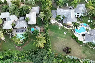 Hospitality Expert Ultra: 11br, Pool, Beach, Chef