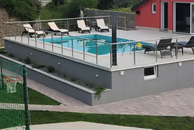 Image de Cool 3-bedroom house with Ac in charming Praputnjak