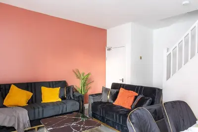 Spacious 5-Bed Home with On-Street Parking