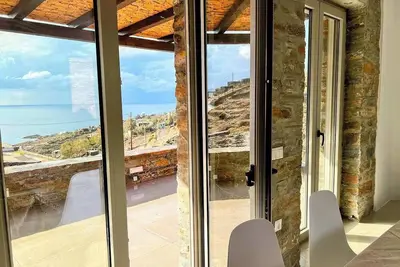 Image de Experience Authentic Charm at Tzia Stone Apt with a Modern Twist and Sea Views