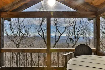 Image de Pet Friendly, Ellijay cabin rental with a big view of the Georgia Mountains! Hot tub, outdoor fireplace