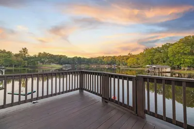 Image de Endless Summer | 10 ft Water Depth | Amenities Galore