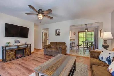 Image de 3 Bdr for 12 w/Hot Tub + Game Room, Near Dollywood