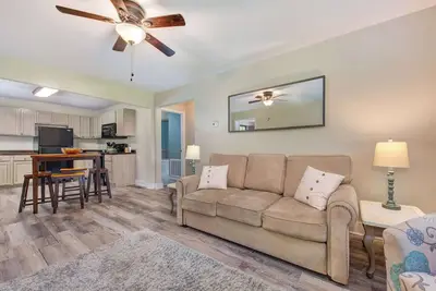 Image de Charming 2 Bdr for 6 w/ Hot Tub, Near Dollywood!