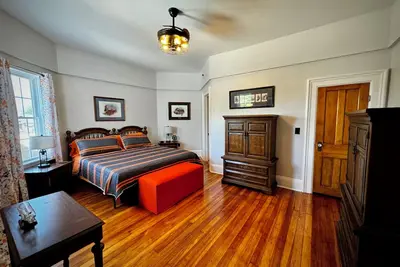 Beautiful 2 bedroom upstairs apartment in downtown Sandusky