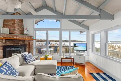 Image de 2025 Foremast: Charming Cottage w/ Panoramic Town Cove Views, Pet Friendly!