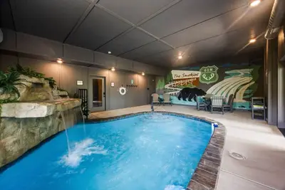 Image de Waterfall Cove- Spacious Indoor Pool Cabin.