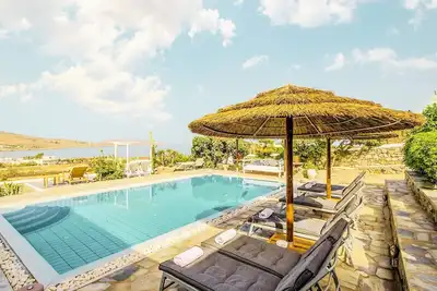 Image de Manu Mykonos – Villa Privée de 7 Chambres et 7 Salles de Bain en Bord de Mer