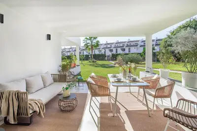 Image de Chic beach apartment in Calahonda just a few steps from the sea