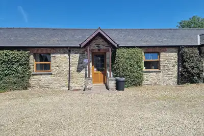 Image de Robin Cottage. Cosy cottage sleeps 2. Swimming pool. Woodlands, Fishing lake