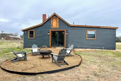 Image de Charming 2br Bunkhouse in the heart of the Texas Hill Country!