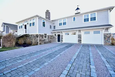 Image de Benson - Walking Distance to the Beach!