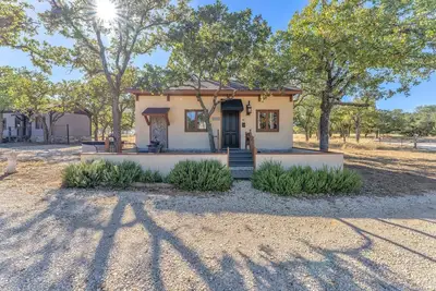 Image de Sangiovese: Pet-Friendly, Hot-Tub, 10-Min to Downtown!