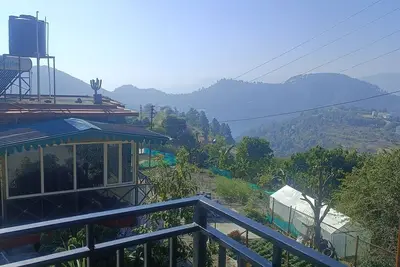 Image de Superb cottage with lake view & WiFi in Naukluchiatal