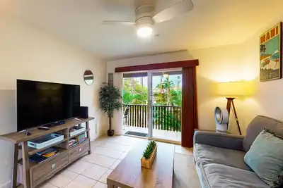 Image de Cozy ocean view apartment with lanai, pool & Bbq area, steps from the beach