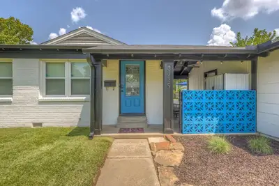 Image de ModernNest-Ks Bed| Fire Pit• Near Tu•Expo•Downtown