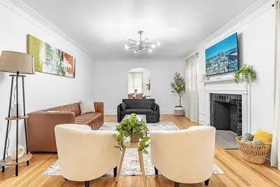 Image de 4 Bedroom King bed 7 Min to Uptown 10Min to Airport