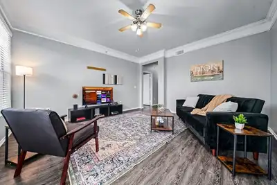 Image de Contemporary Comfort | 2br, 2ba | Pool