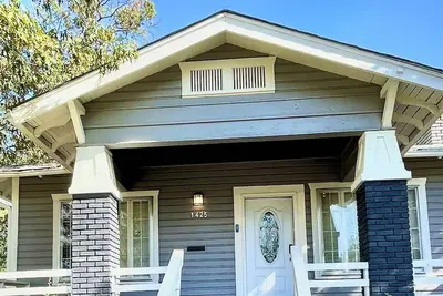 Image de Magic City Home walkable to Top Golf, New Amphitheater, Uptown, City Walk &more!