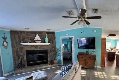 Image de Tulls Bay Getaway - deep water canal location perfect for boating and relaxing!