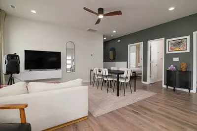 Image de Charming 3-bedroom Ranch, close to South End, Uptown, and airport!