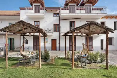 Appartement 'La Dimora Dei Nonni' avec vue sur la montagne, Wi-Fi et climatisation