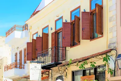 Entire Historical Neoclassic Building in the ❤️ of Town-24/7 Concierge Services